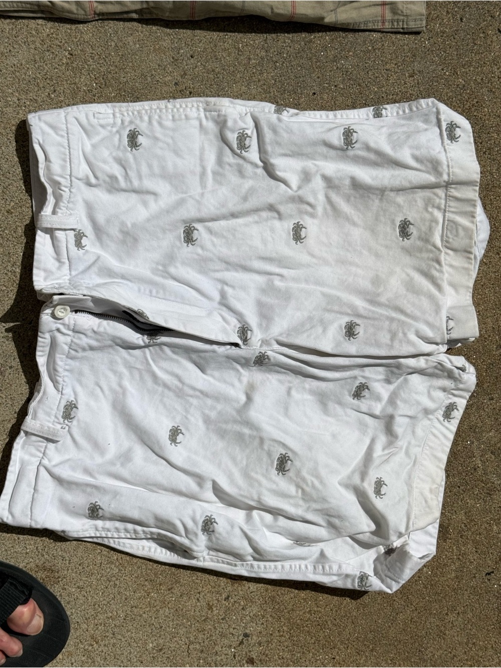 Old Navy White Men's Shorts with Small Gray Embroidered Sea Motifs